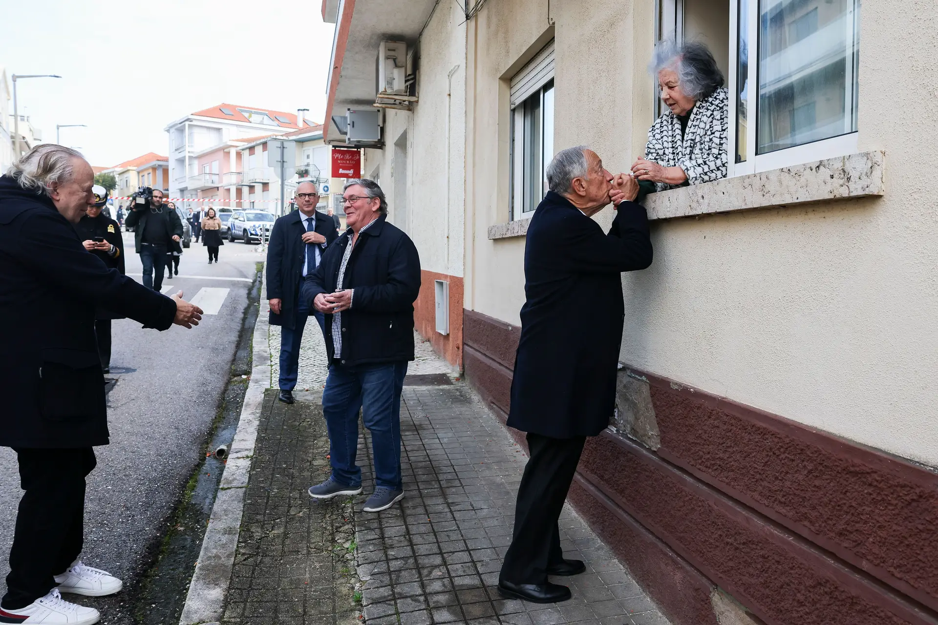 Presidente Marcelo pede que se trabalhe para não "afastar os eleitores das urnas"