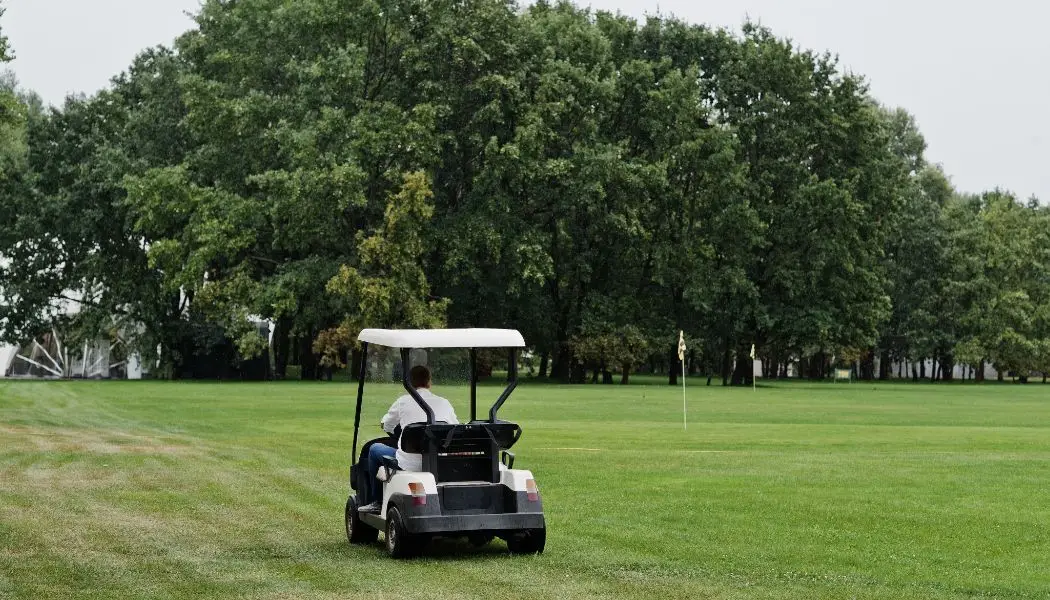 Incêndio em pavilhão destrói mais de uma dezena de carros de golfe na ilha de São Miguel