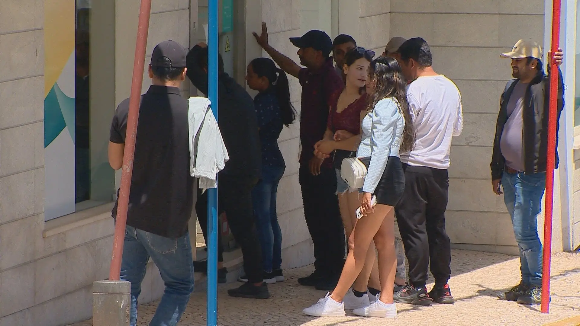 Economia nacional entraria em risco de colapso sem trabalhadores estrangeiros, alerta relatório