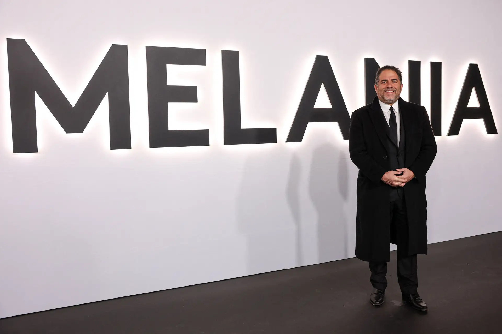 Realizador do documentário sobre Melania Trump surge em fotografias com Epstein