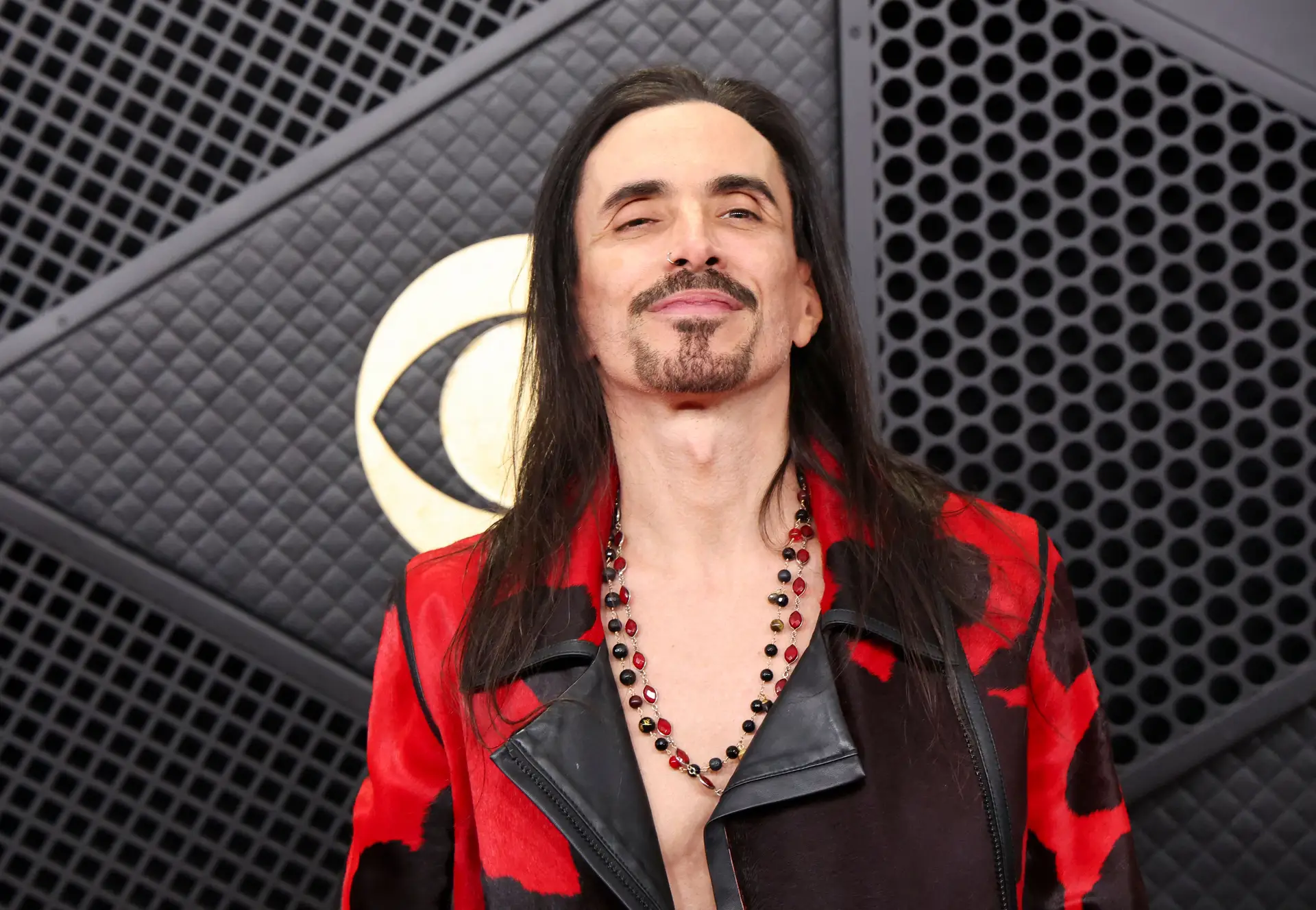 Guitarrista português Nuno Bettencourt vence Grammy por atuação em "Changes"