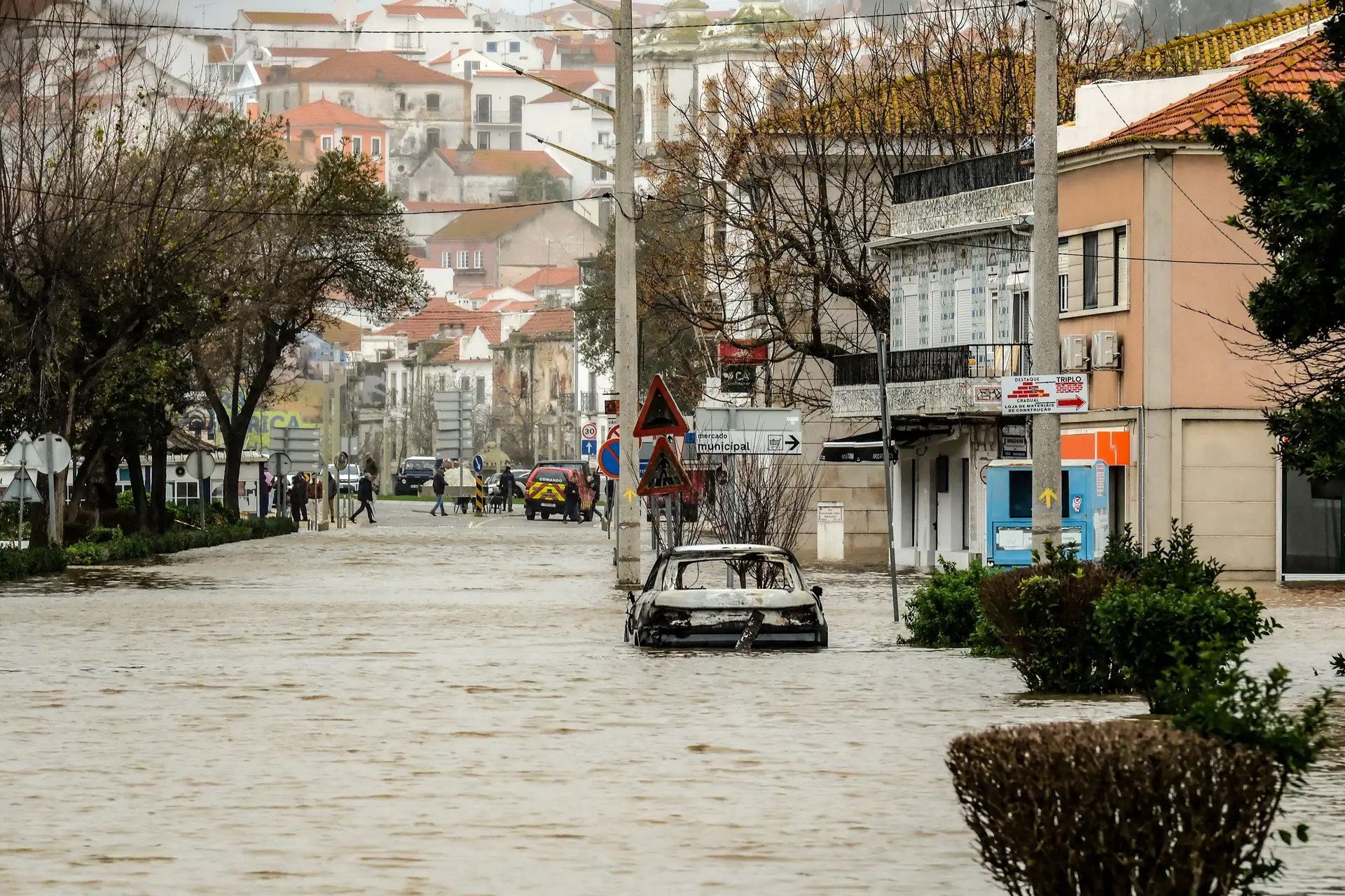 20 minutos: situação complica-se em Alcácer do Sal, Pinto Luz fez uma (curta) visita ao local
