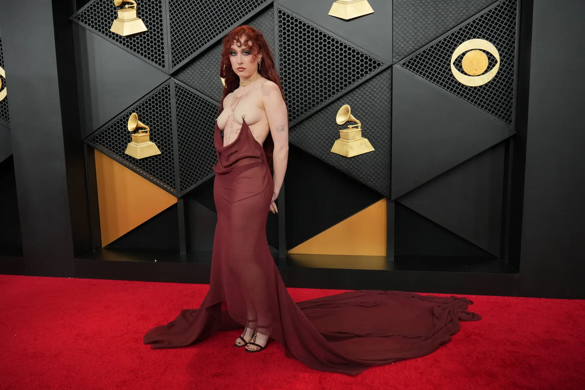 Vestido que deu que falar na passadeira vermelha dos Grammys tem 'mão' portuguesa