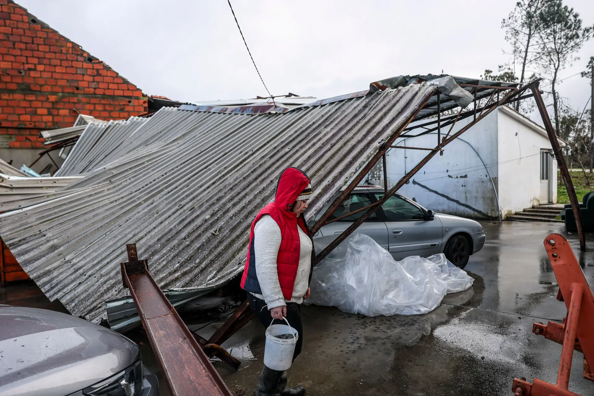 15 minutos: muitas populações atingidas pela tempestade queixam-se de abandono por parte do poder central