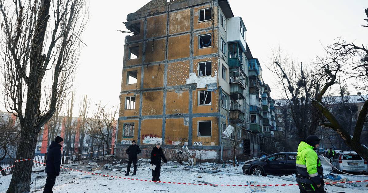 Central térmica na Ucrânia bombardeada por ataques russos 9 vezes: meio milhão de pessoas sem aquecimento em casa