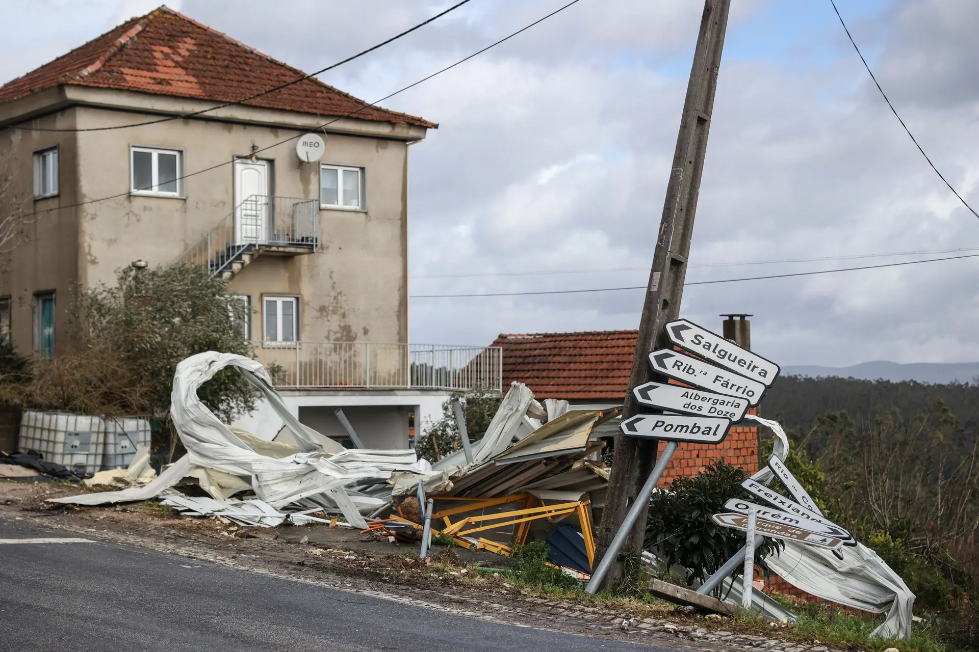 Tempestades afetaram quase 240 mil casas, metade sem seguro