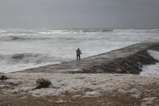 Rios galgam margens e muros cedem: depressão Leonardo expõe novas fragilidades por todo o país