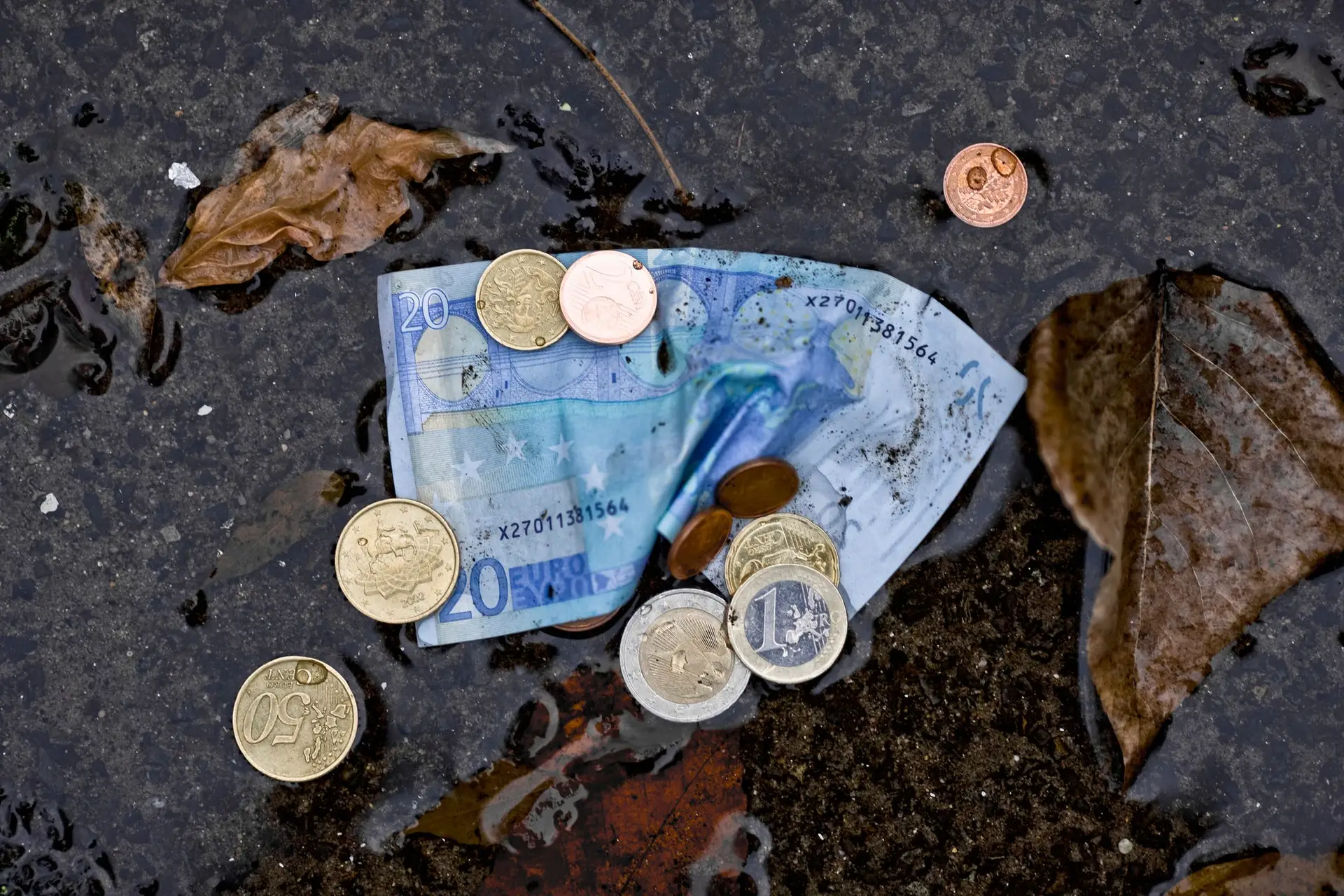 Tem notas danificadas pelas tempestades? Saiba como obter reembolso gratuito do Banco de Portugal