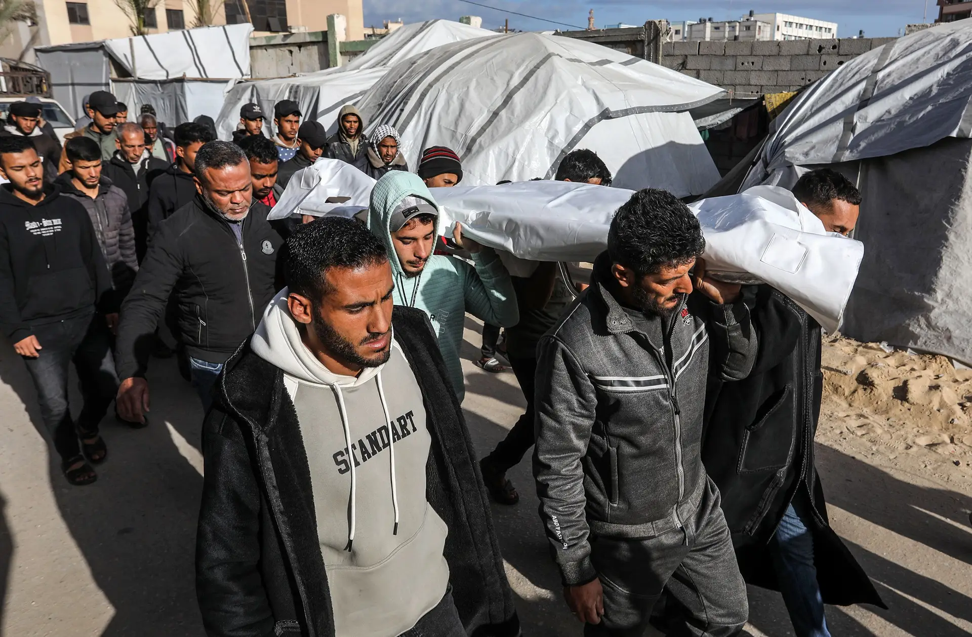 Faixa de Gaza: um bebé entre as vítimas mortais de ataques israelitas, avança a imprensa palestiniana