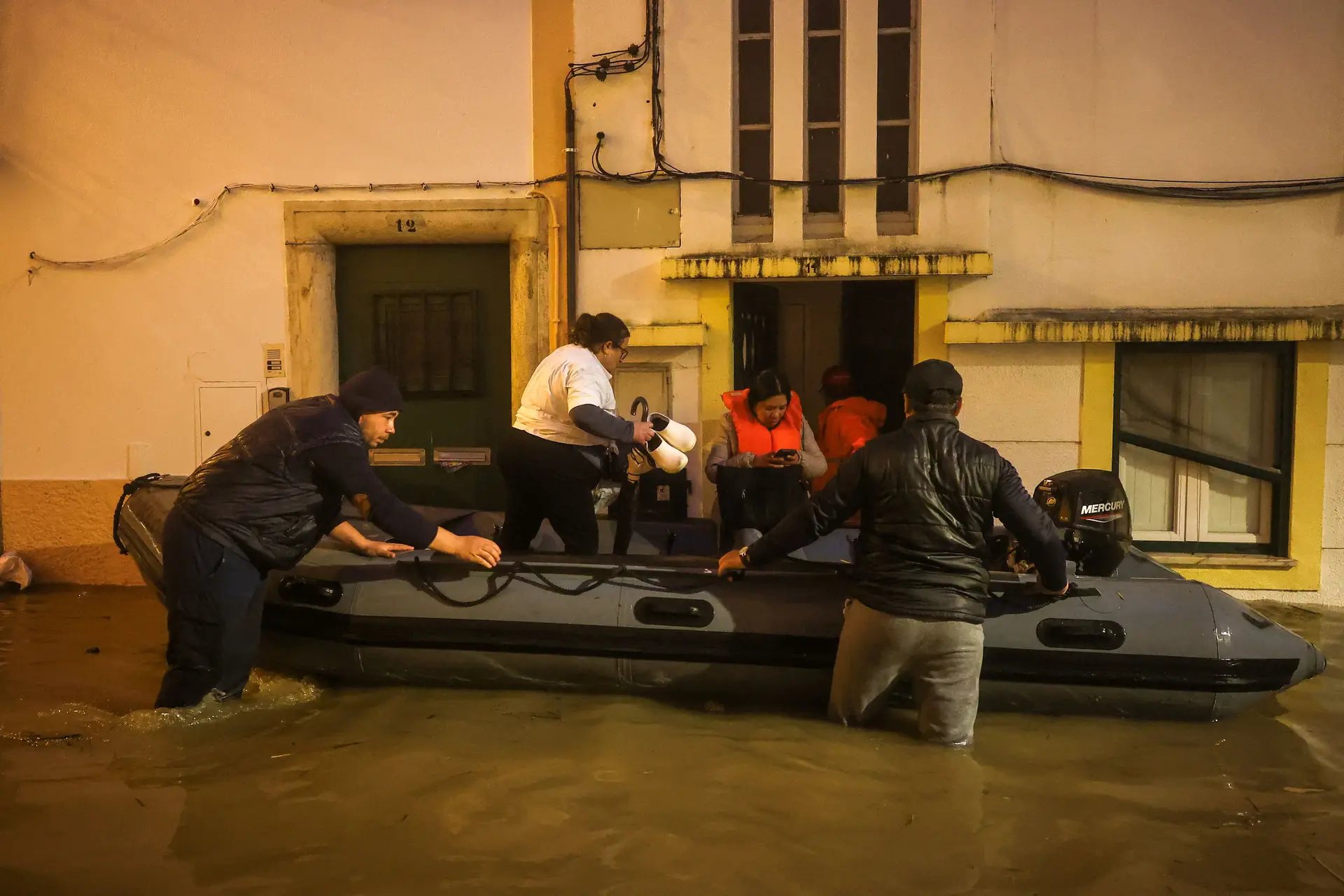 Resgatadas 89 pessoas da cheia do rio Sado em Alcácer do Sal