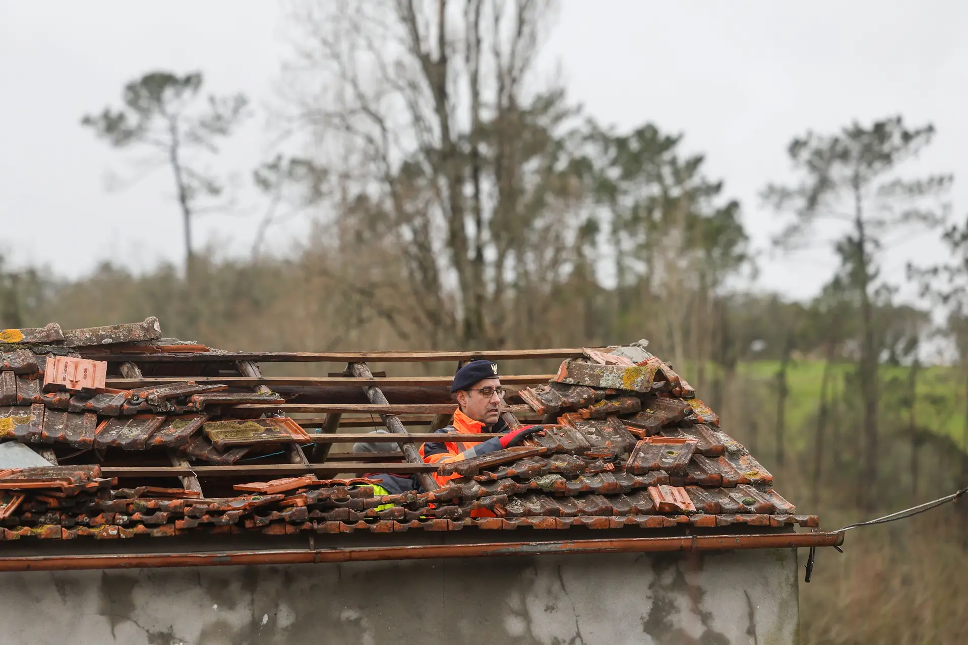 Governo prepara pacote de apoio às famílias com casas destruídas pelas tempestades