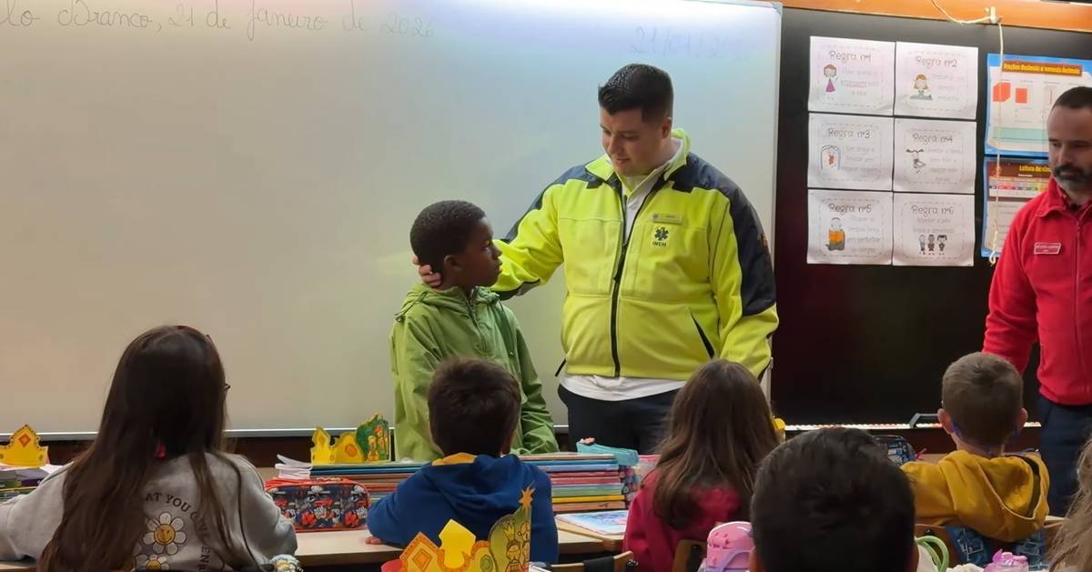 Rodrigo, de nove anos, ligou ao INEM e ajudou a salvar a mãe