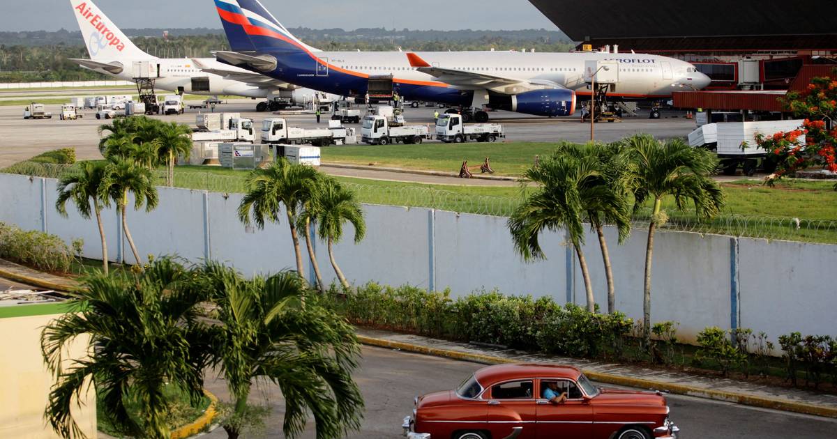 Crise em Cuba: sem combustíveis, há companhias aéreas a suspender voos e hotéis a encerrar