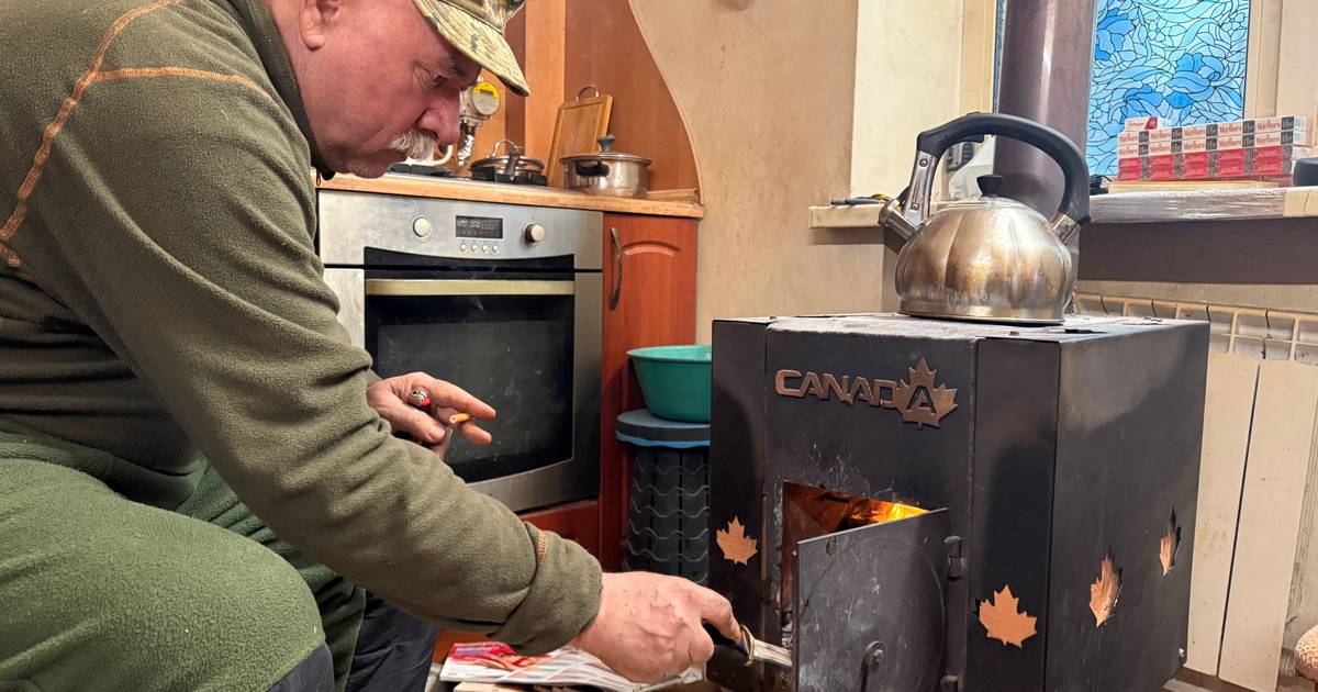 Uma salamandra contra o frio: a rotina de quem vive sem aquecimento em Kiev