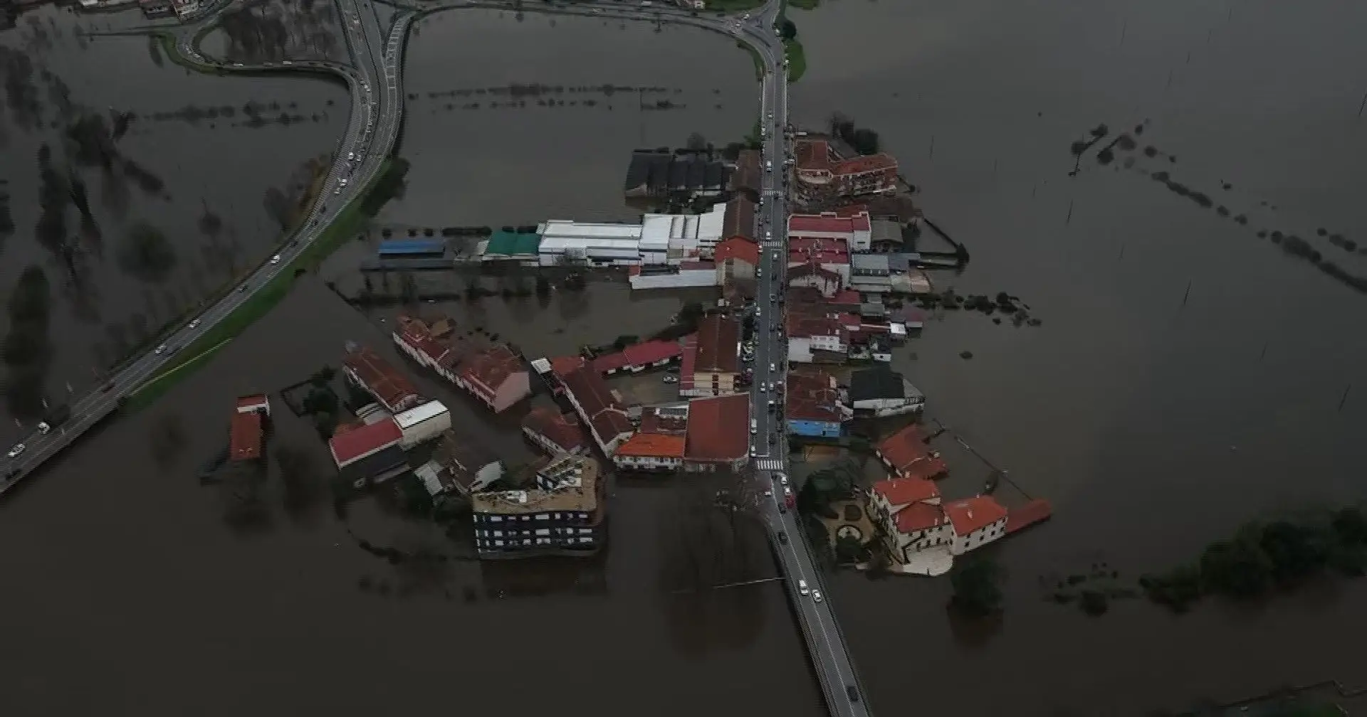 Cheias obrigam ao realojamento de famílias em Ovar mas Carnaval "para já" mantém-se