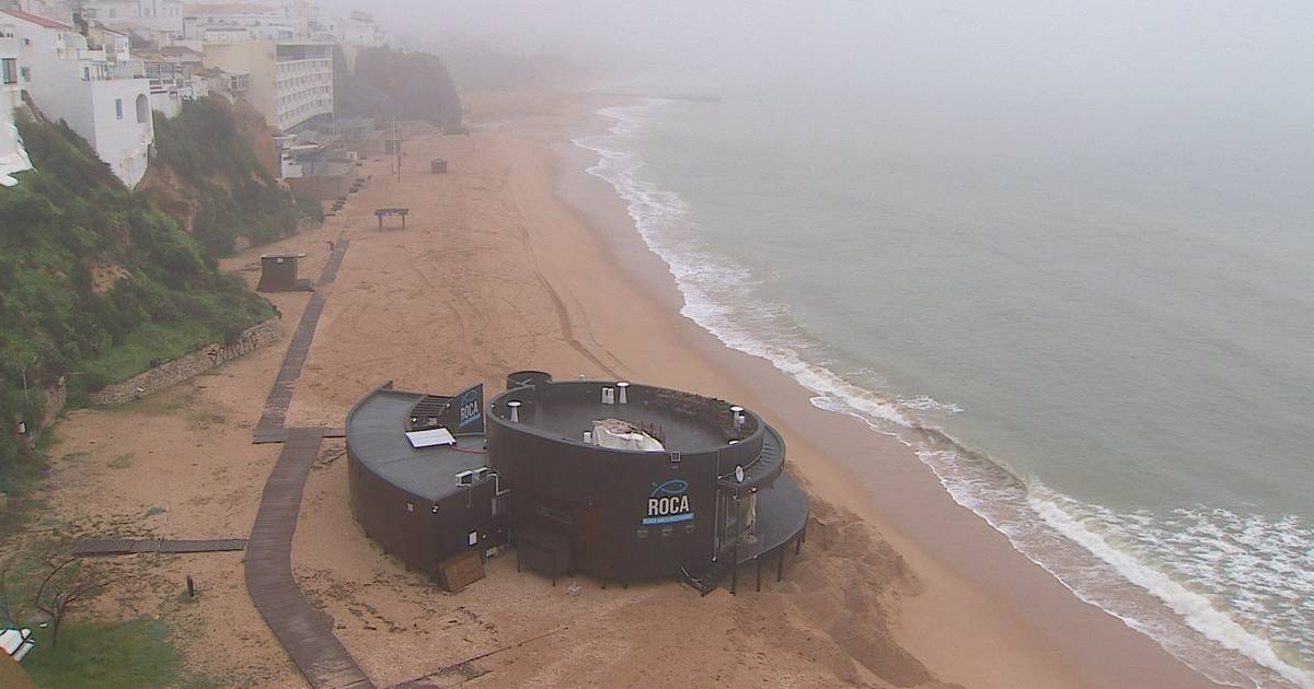 Derrocadas e falta de areia levam Albufeira a pedir intervenção urgente nas zonas afetadas pela erosão costeira