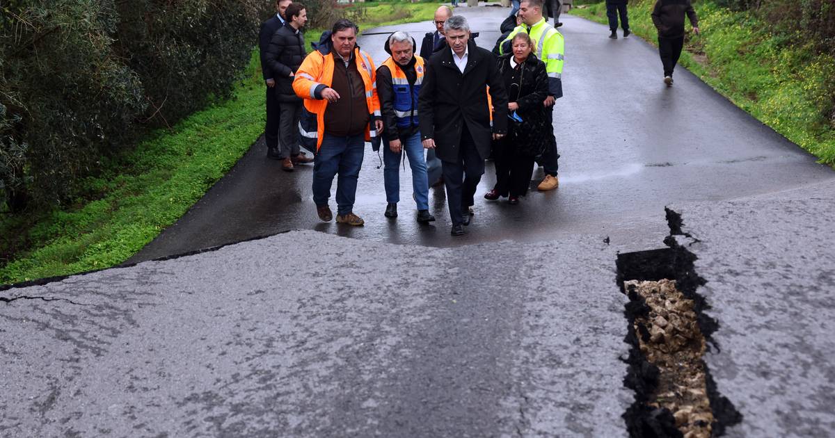 José Luís Carneiro visita Arruda dos Vinhos e propõe ativação de um comando nacional