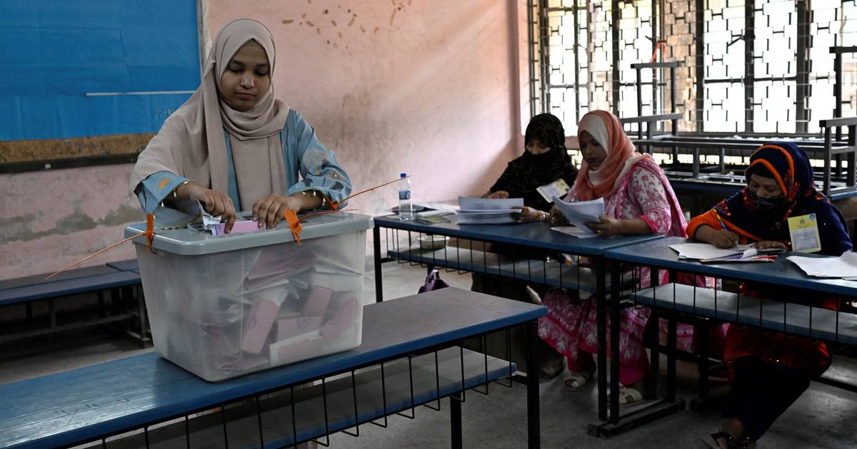 Bomba artesanal explode em centro de votação no Bangladesh