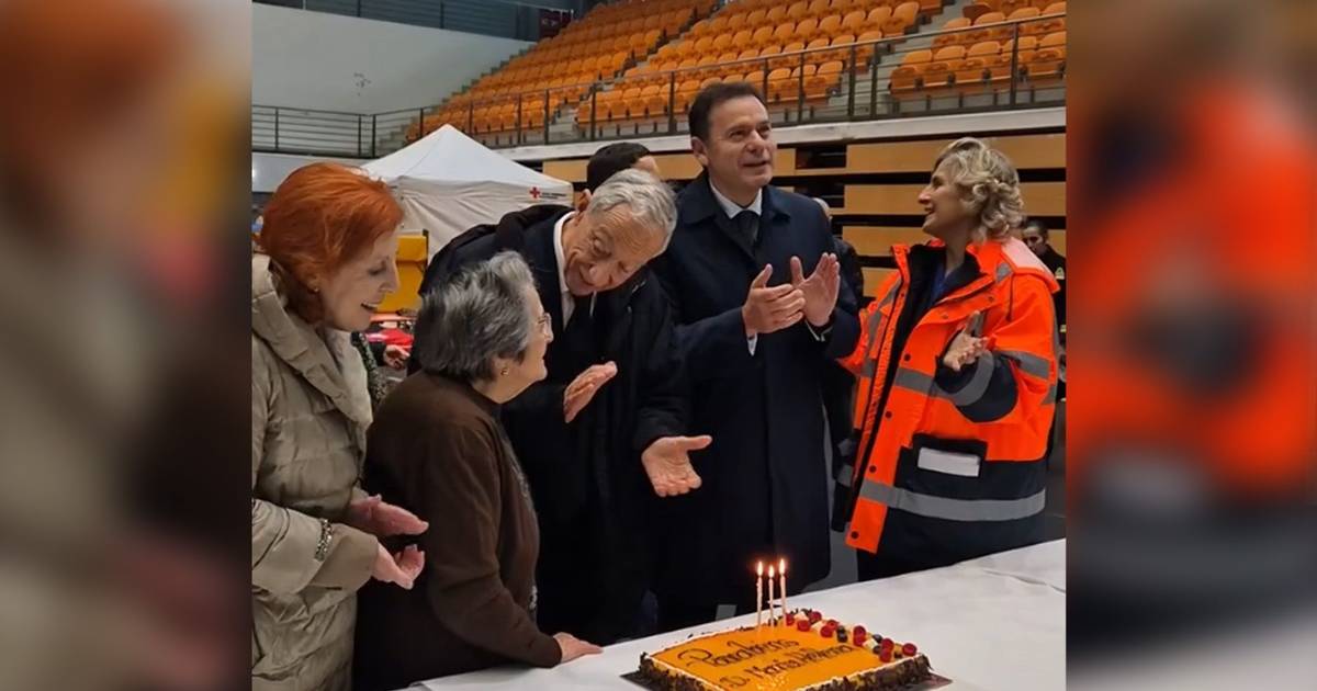 Utente de um lar evacuado em Coimbra celebrou 103 anos com Marcelo e Montenegro