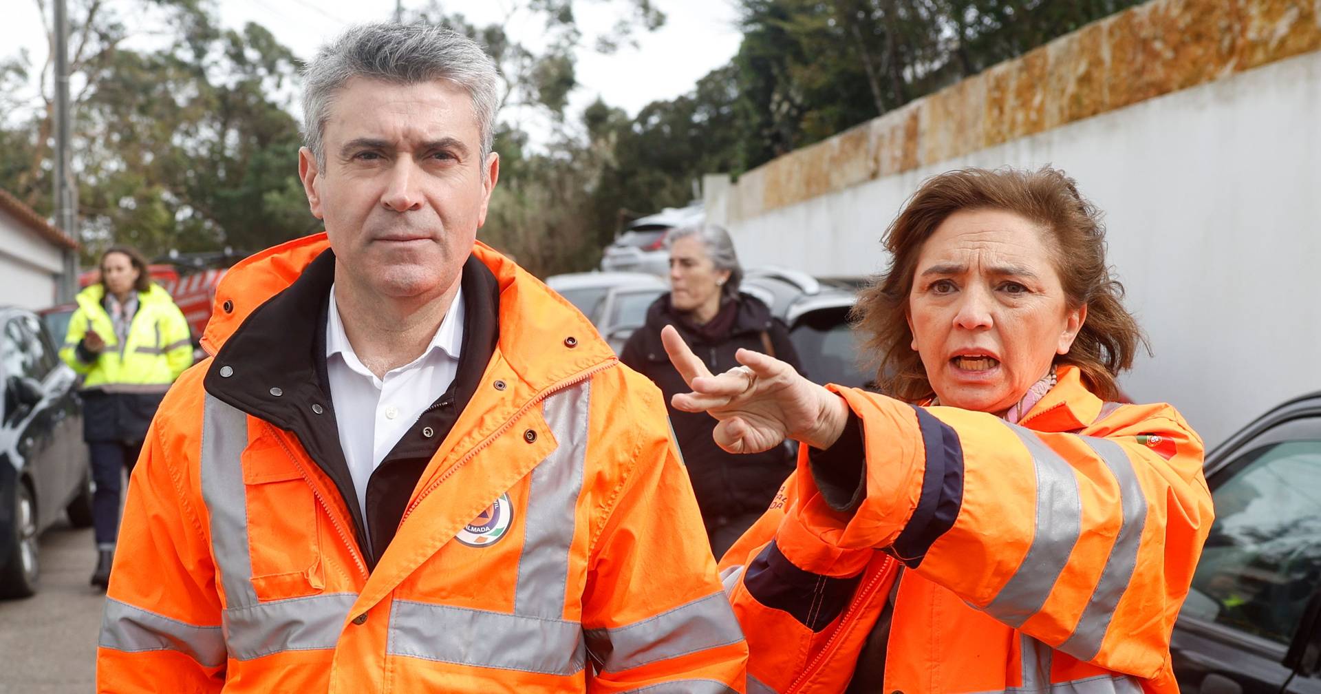 José Luís Carneiro visitou Almada: “O Governo tem o dever de não deixar uma presidente de Câmara sozinha”