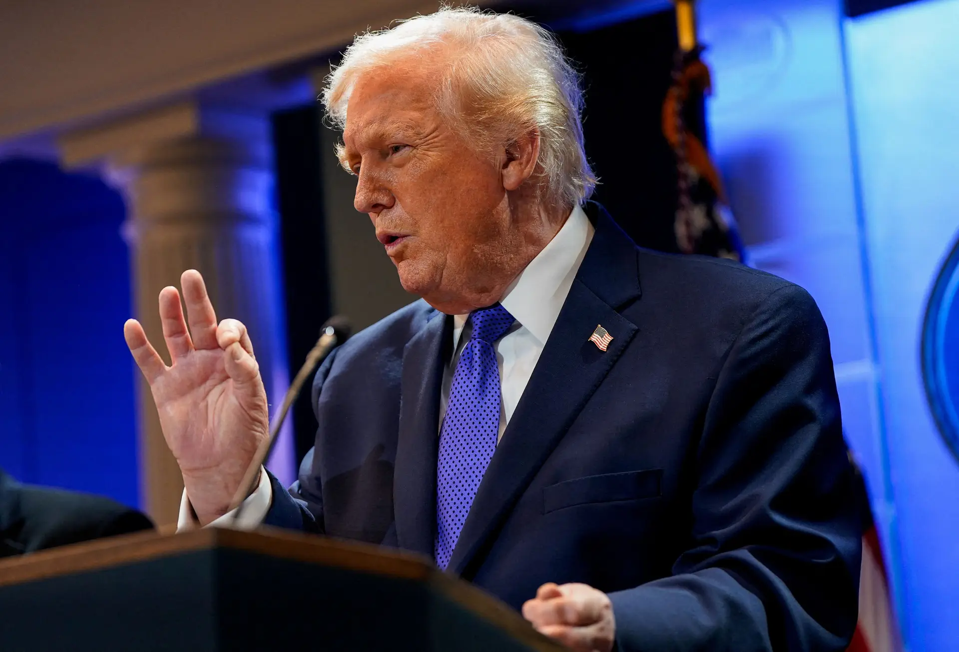 Trump impõe tarifa de 10% sobre "todos os países"