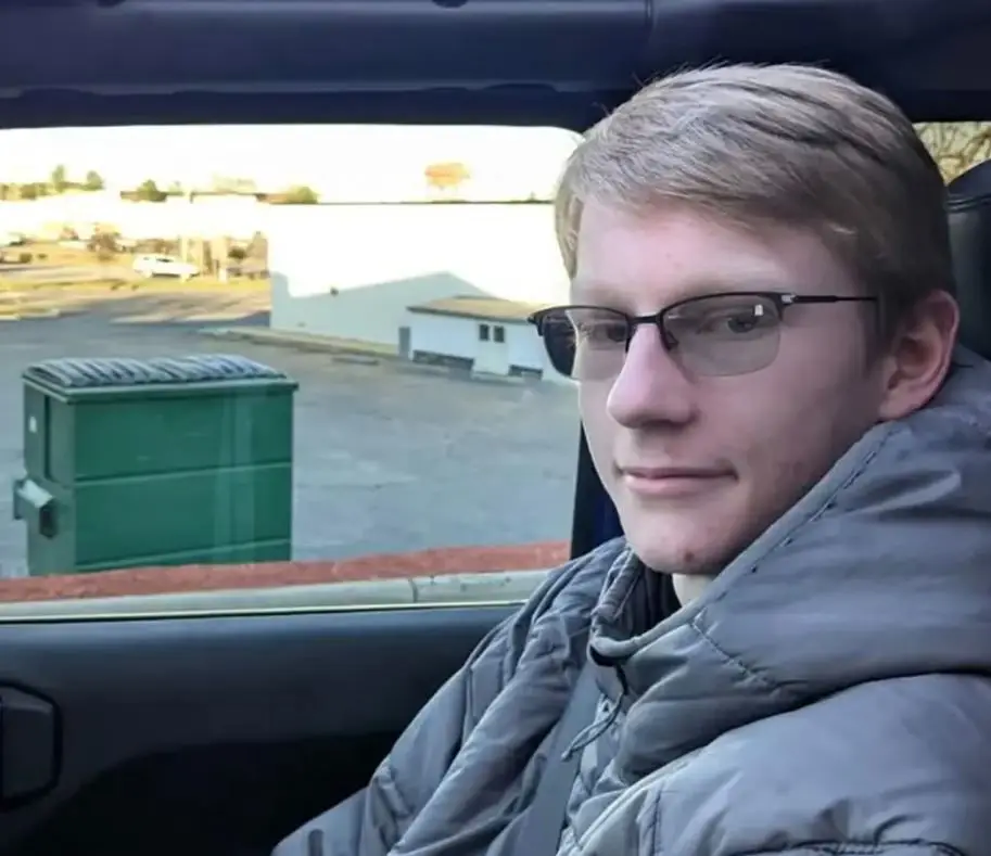 Jovem morto a tiro por invadir casa de Trump estaria "obcecado" pelos ficheiros de Epstein