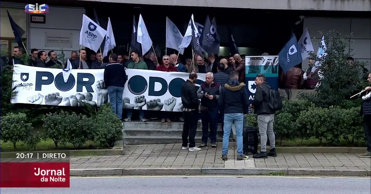 Divisão de Investigação Criminal do Porto em protesto por falta de pagamento de horas extraordinárias