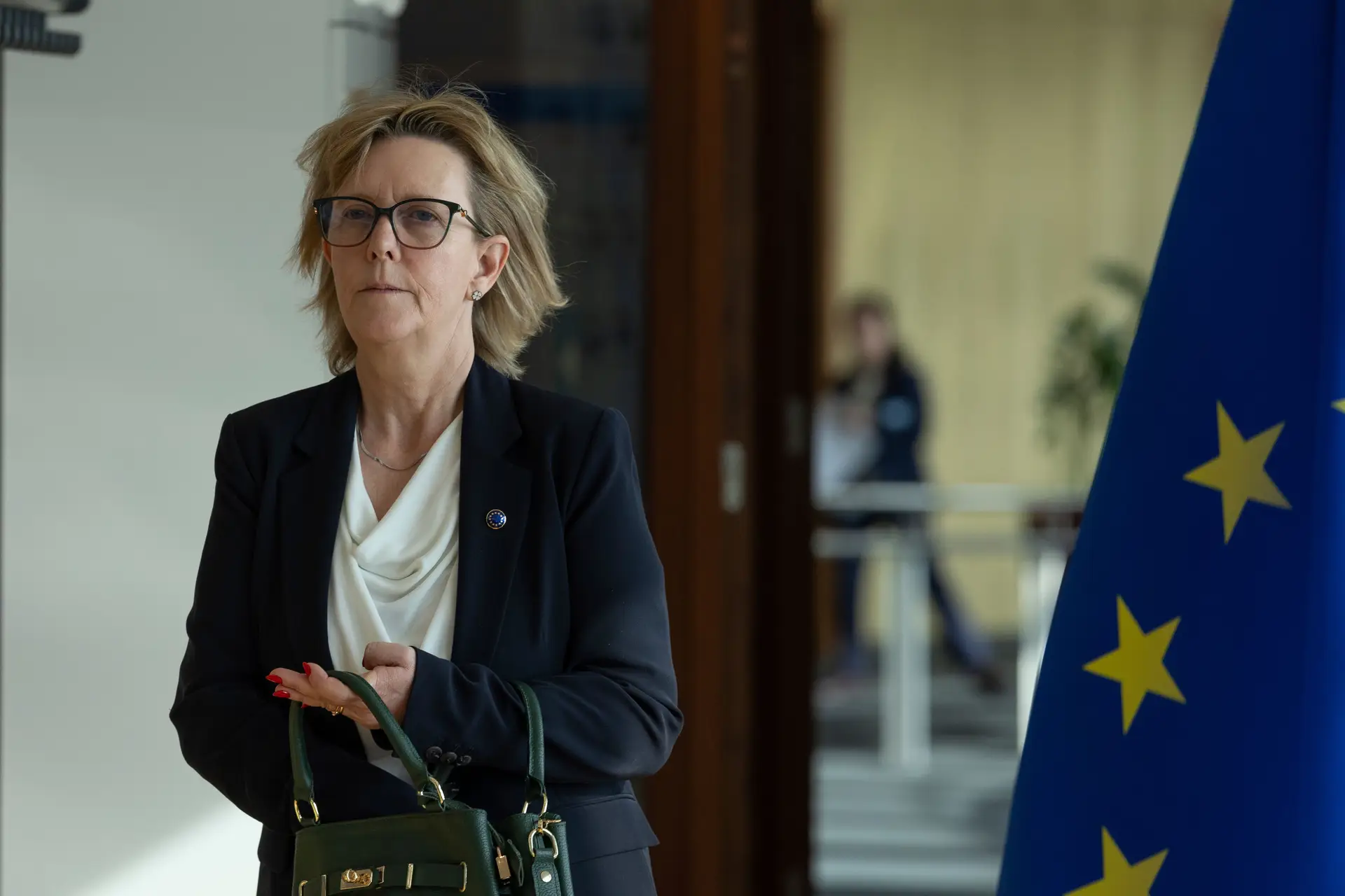 Maria Luís Albuquerque defende benefícios fiscais para contas poupança e investimento