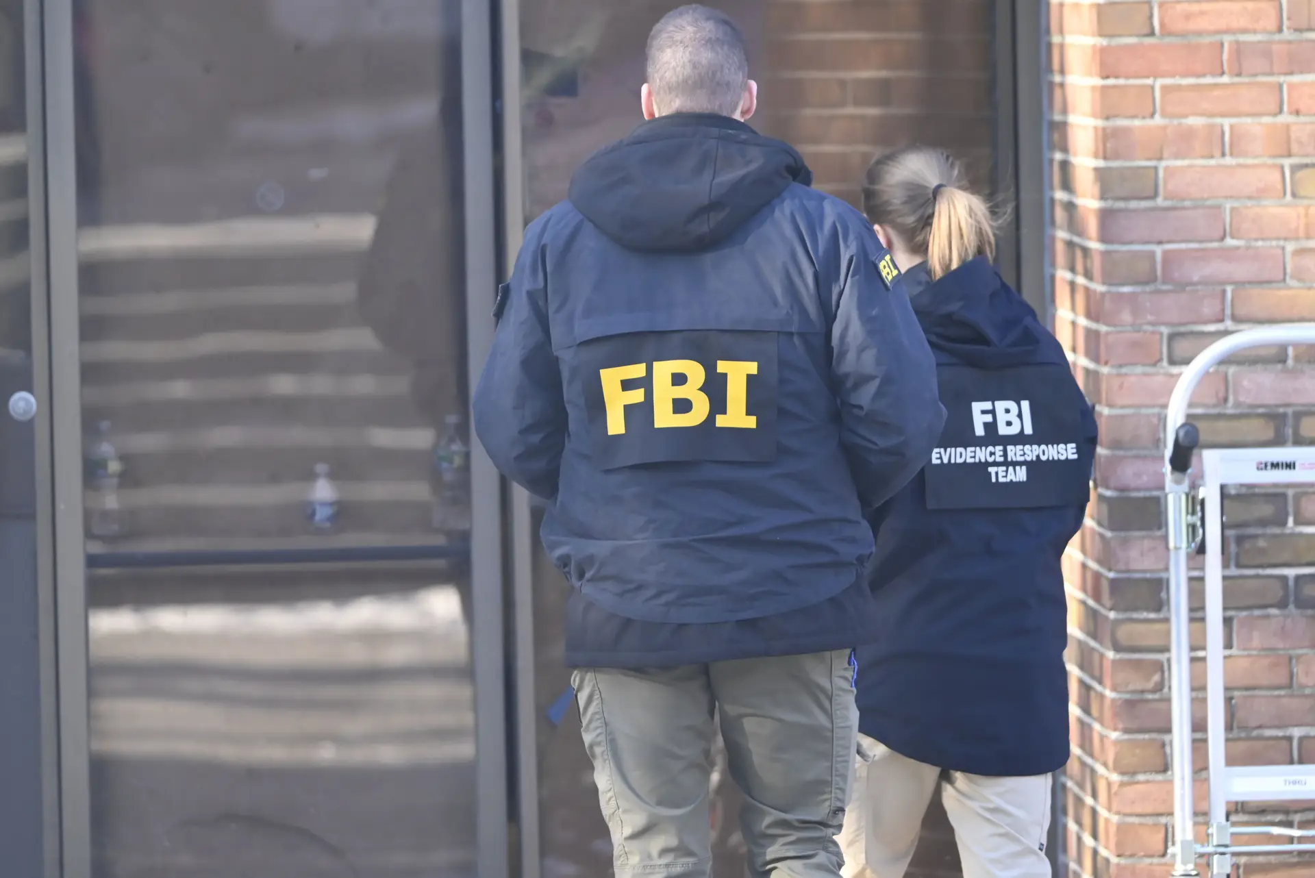 FBI executa mandado de busca na casa do português que lidera escolas em Los Angeles