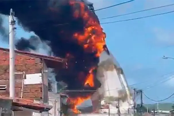 Fatima Building Fire Incêndio destrói estátua de Nossa Senhora de Fátima de 35 metros no ...