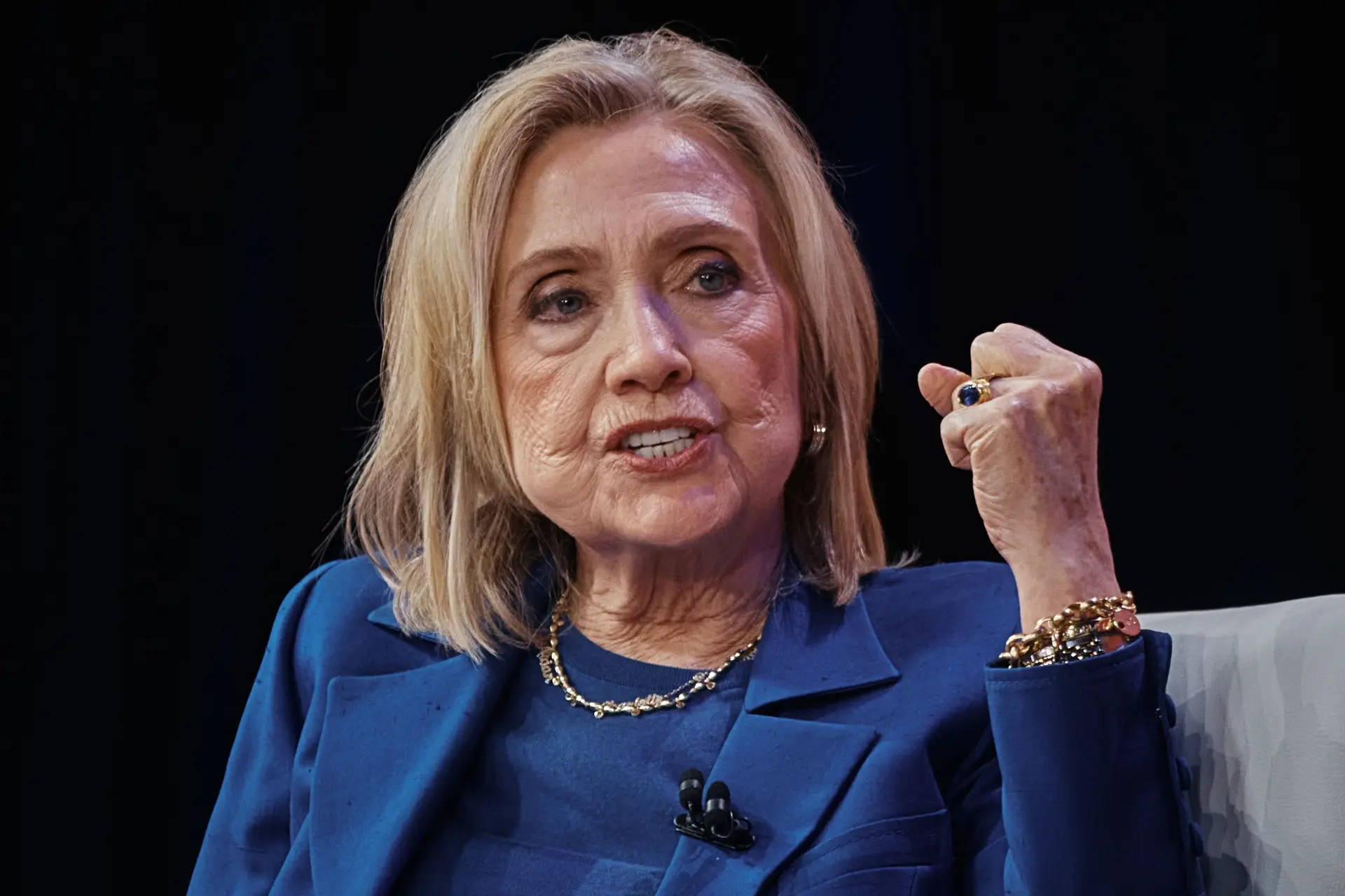 Hillary Clinton não tem memória de ter conhecido o criminoso sexual Jeffrey Epstein