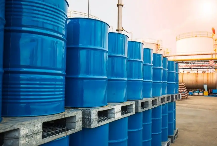 Espanha liberta até 11,5 milhões de barris de reservas de petróleo para tentar controlar preços