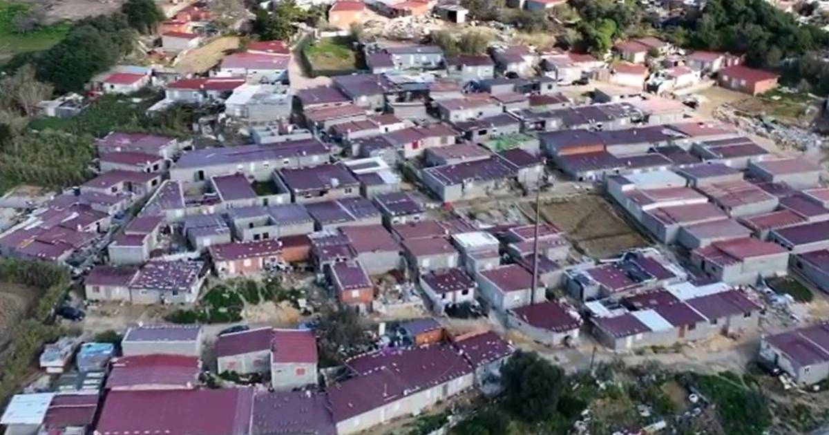 20 minutos: puxadas ilegais no bairro da Penajóia afetam emissões das rádios Oxigénio e Radar