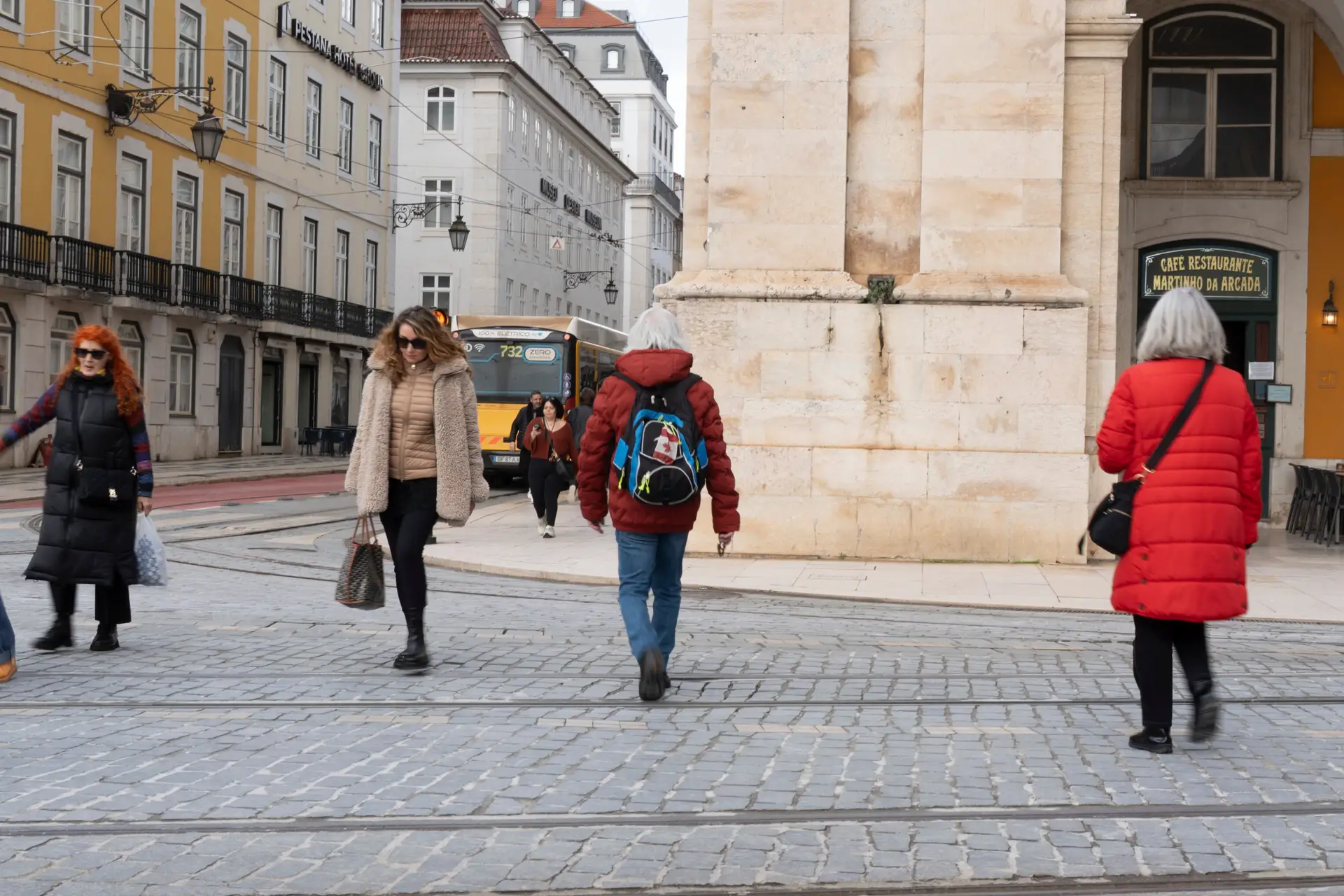 Mulheres portuguesas são mais qualificadas mas continuam a ganhar menos que os homens