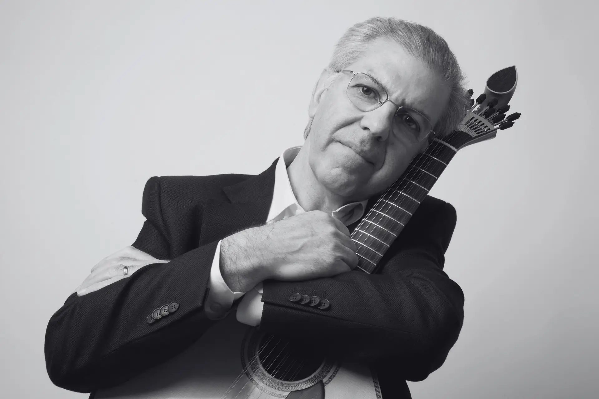 Morreu o guitarrista e fadista Carlos Macedo, intérprete de "Até o Rei ia ao Fado"
