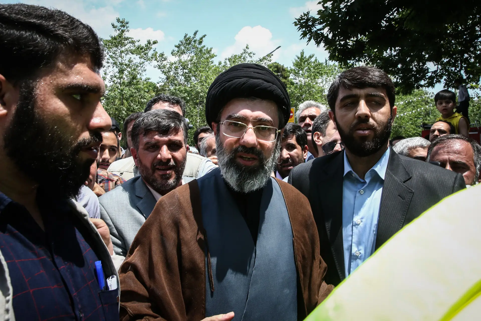 Mojtaba Khamenei, filho do falecido líder supremo do Irão, Ayatollah Ali Khamenei, participa na manifestação anual do Dia de Al‑Quds, em Teerão, Irão, a 31 de maio de 2019.