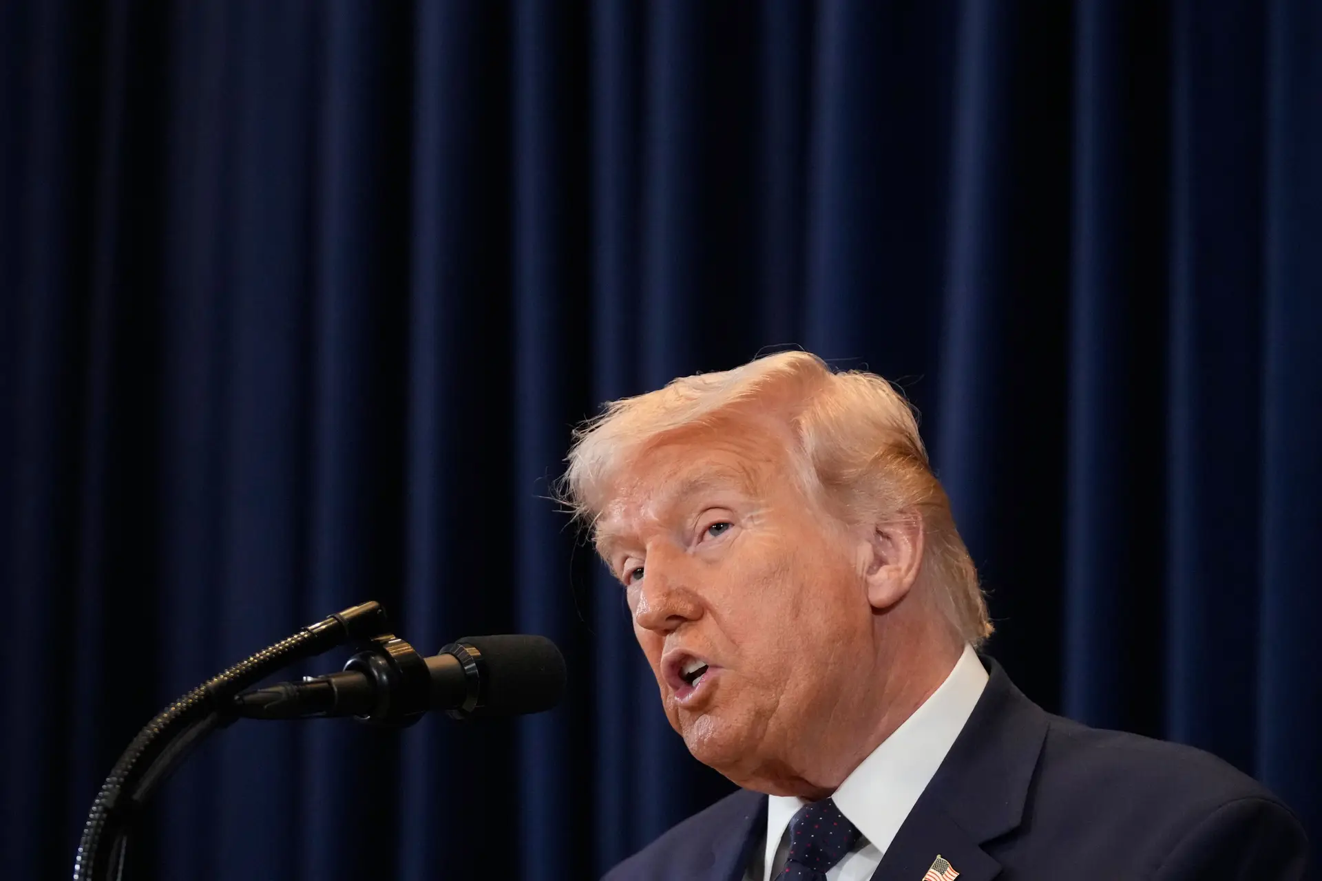 Trump ameaça Irão e exige abertura do Estreito de Ormuz em 48 horas