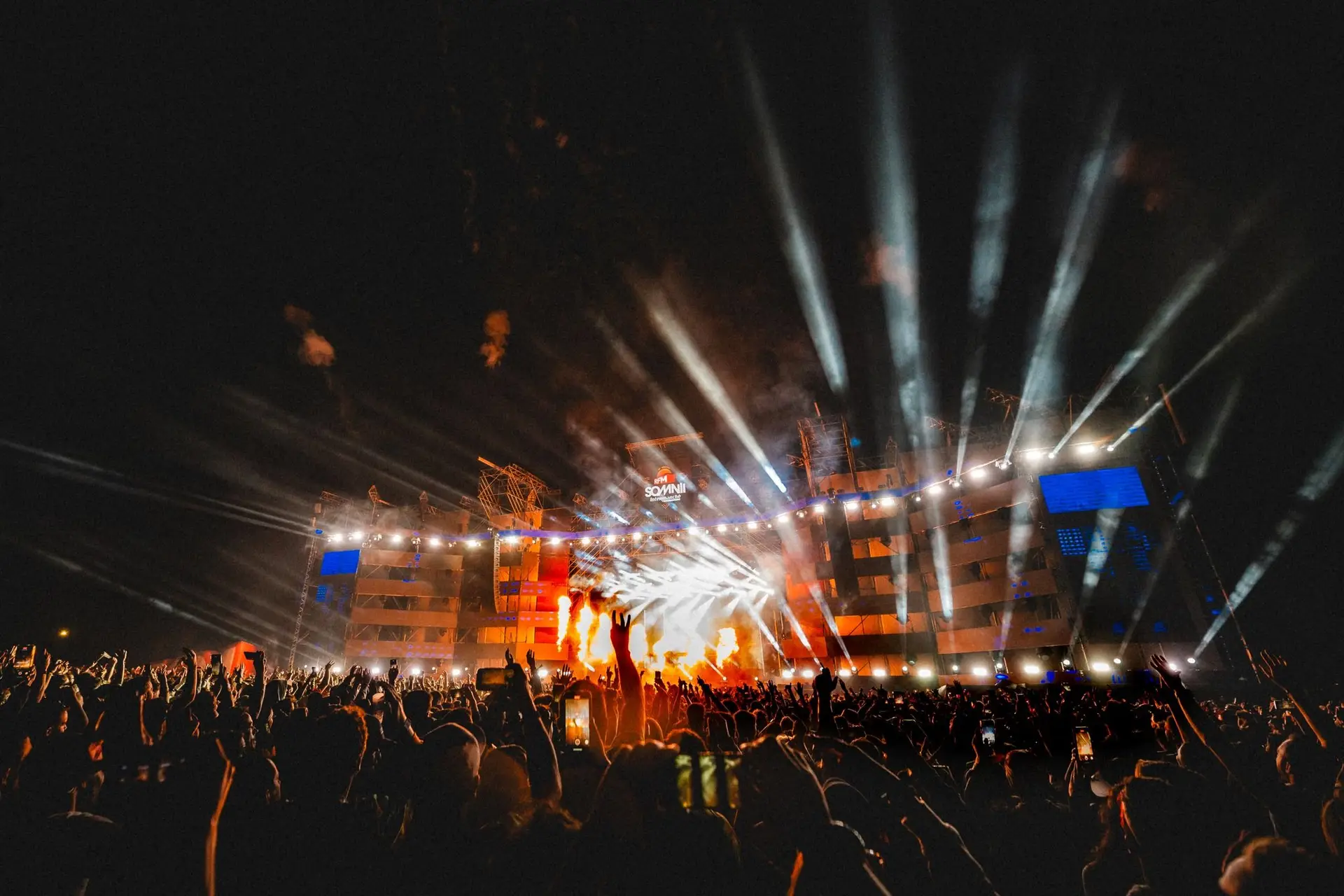 Dupla Vini Vici junta-se a Hardwell, Timmy Trumpet e Padre Guilherme e fecha cartaz do RFM Somnii