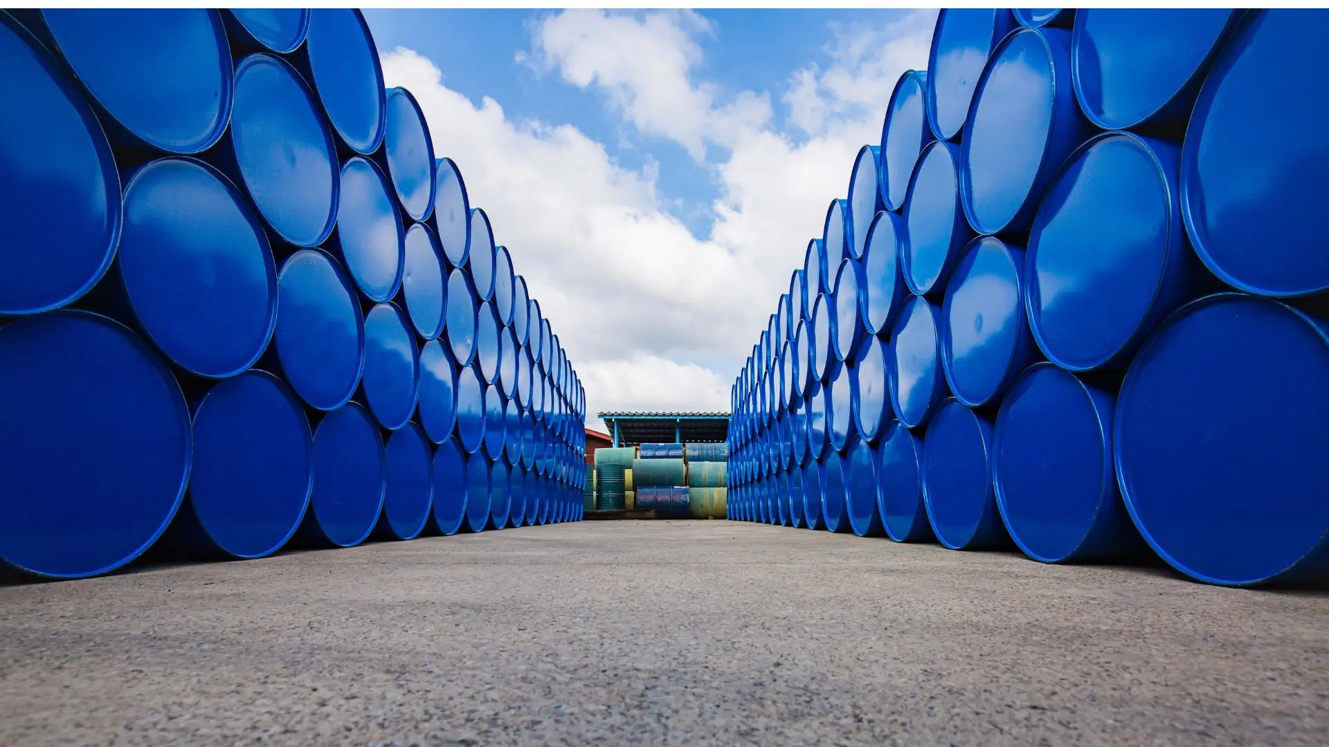 Irão avisa que barril de petróleo vai chegar aos 200 dólares