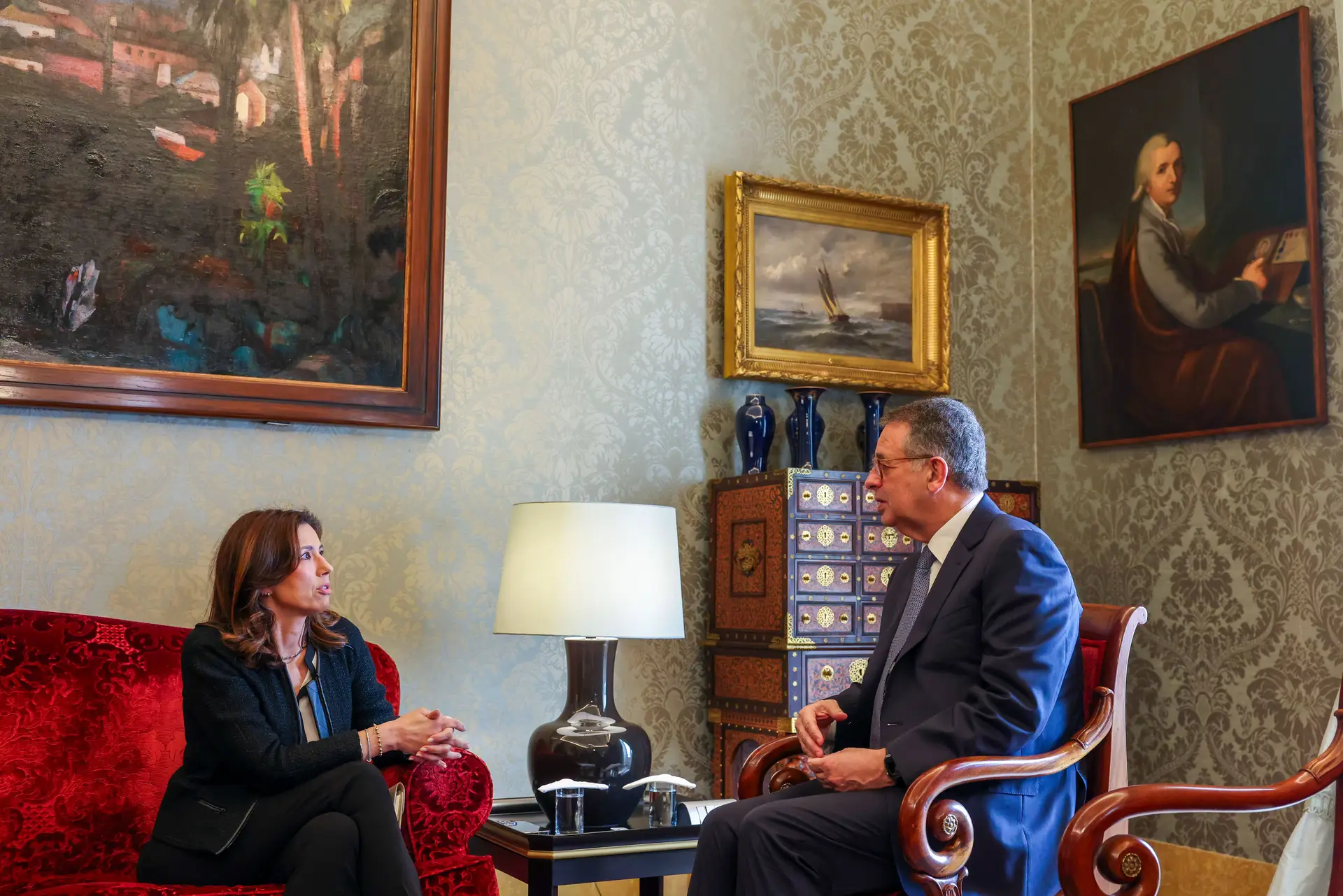O Presidente da República, António José Seguro (D), recebeu a presidente do Iniciativa Liberal (IL), Mariana Leitão (E), no âmbito das consultas de início do seu mandato com os partidos políticos com representação na Assembleia da República, no palácio de Belém, em Lisboa, 18 de março de 2026.
