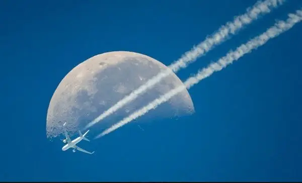 EUA estão a ser processados por manipulação do clima com químicos depositados por aviões?