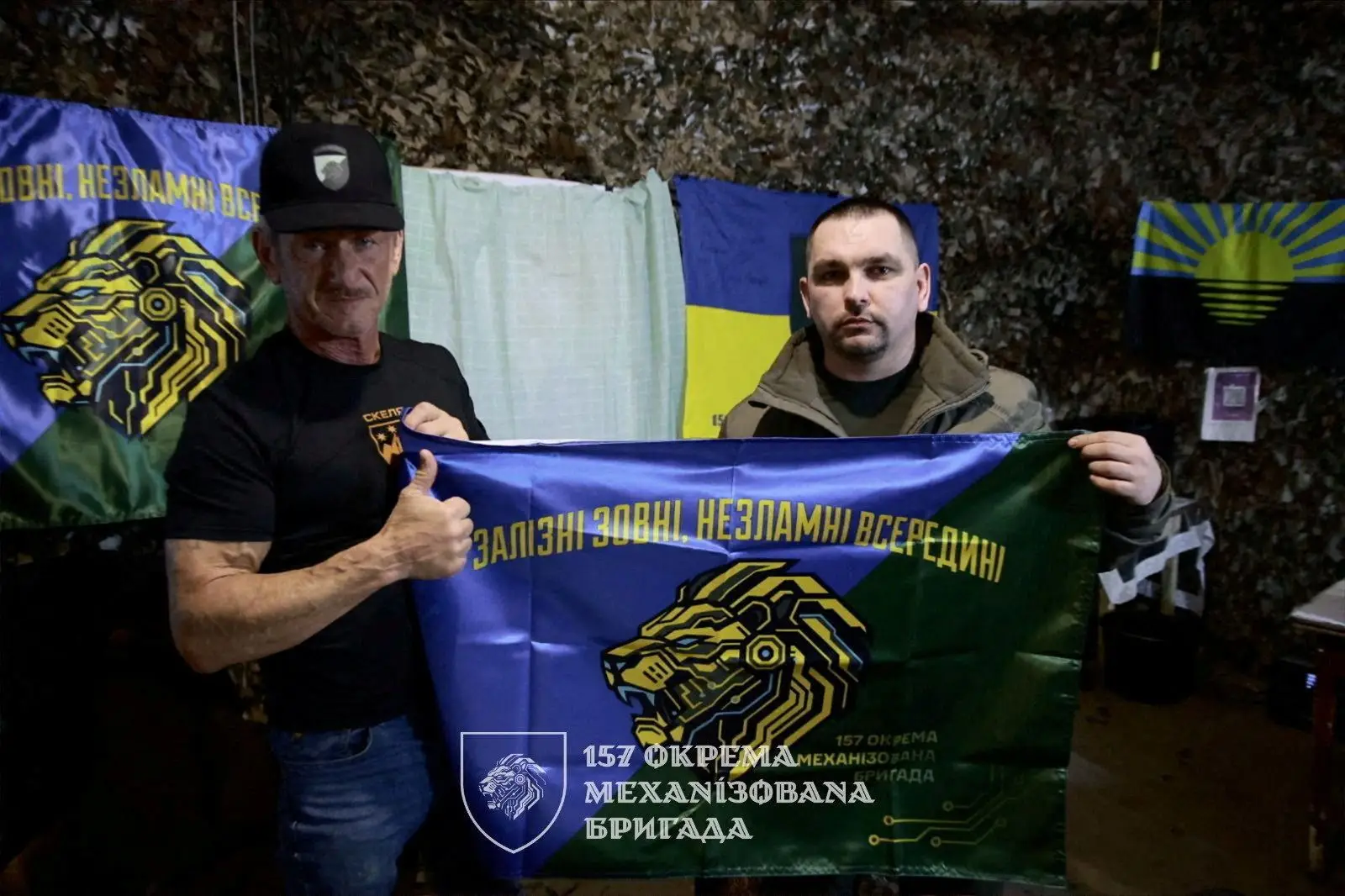 Sean Penn esteve com soldados na linha da frente em Donetsk