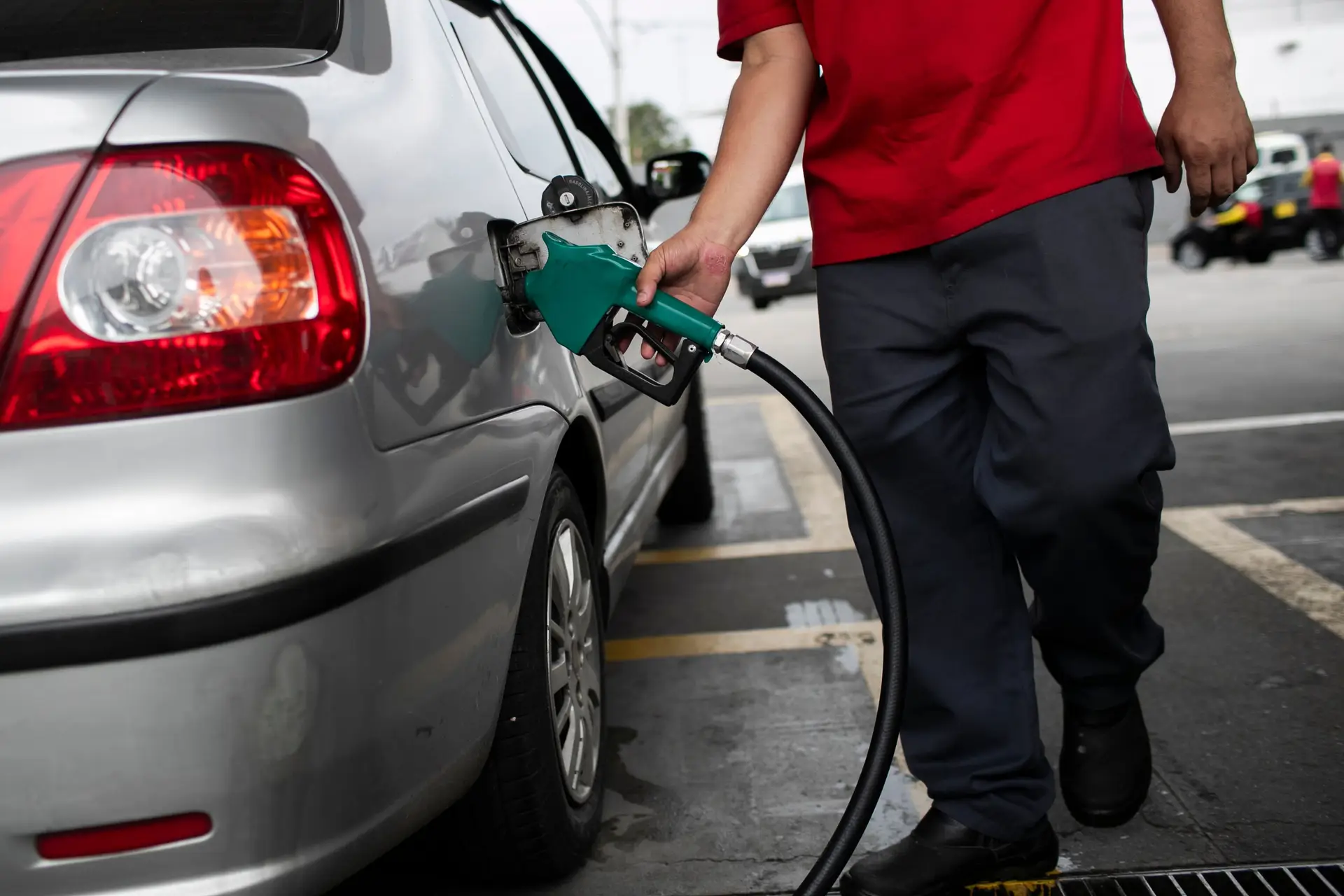 Especialista aponta riscos para o futuro de medidas para combater crise nos combustíveis