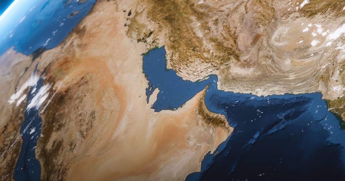 Encerramento do Estreito de Ormuz deixa 20 mil tripulantes retidos no Golfo Pérsico