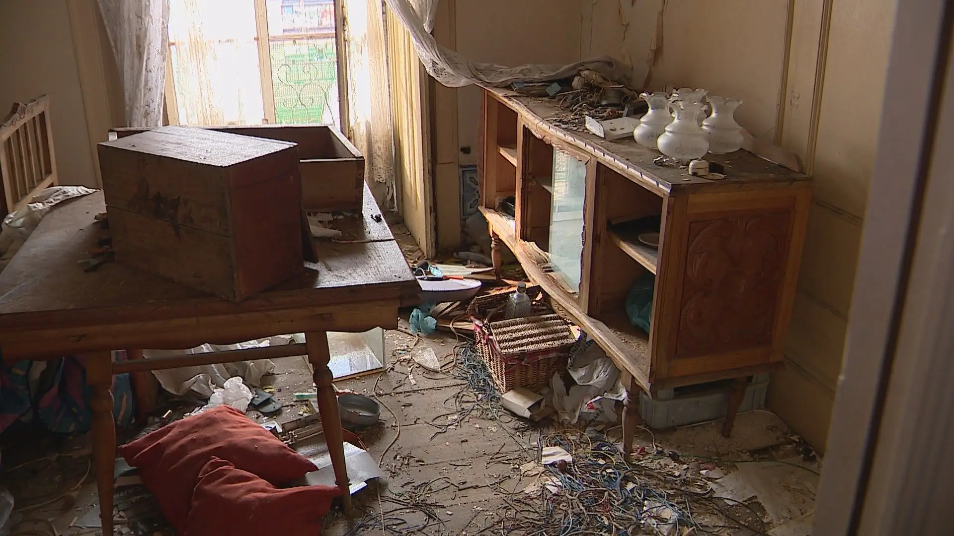 "Isto pode tornar-se uma tragédia": casal de idosos vive sem condições em prédio no centro de Lisboa