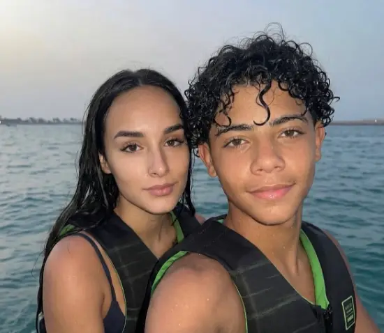Cristiano Ronaldo Jr. namora com modelo de 27 anos e esta fotografia prova-o?