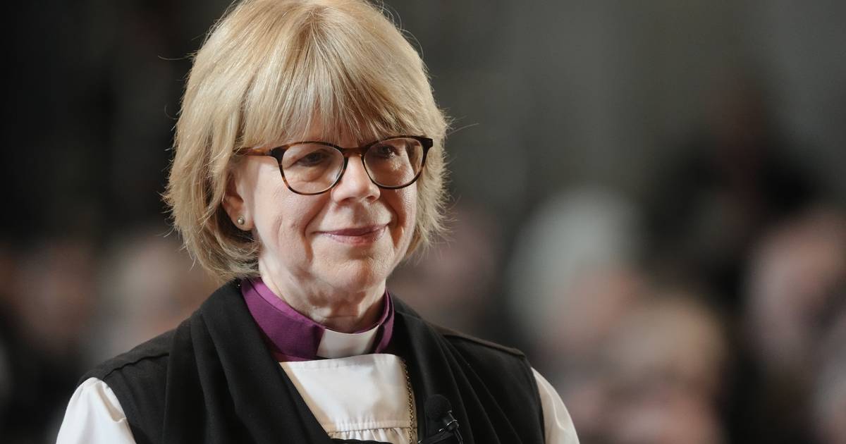 Quem é Dame Sarah Mullally, a primeira mulher a ocupar o cargo mais alto da Igreja Anglicana?