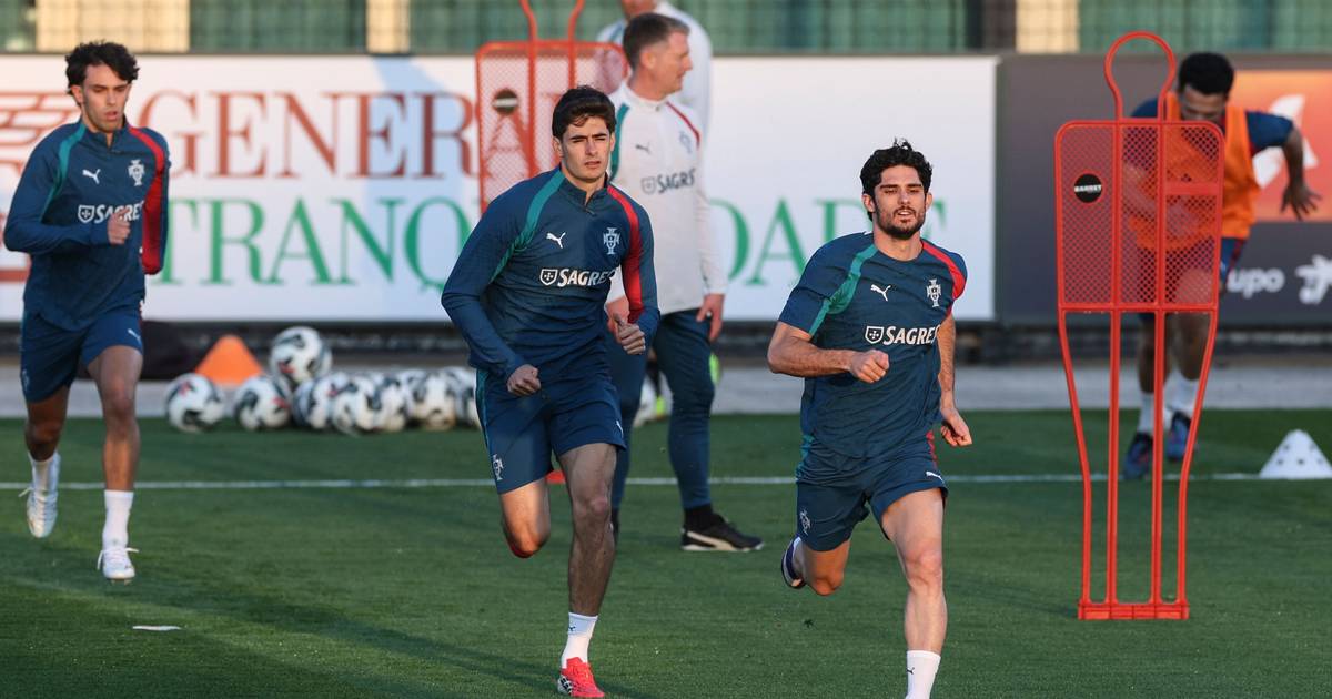 Gonçalo Guedes regressa à seleção com "mais experiência" e vontade de estar no Mundial