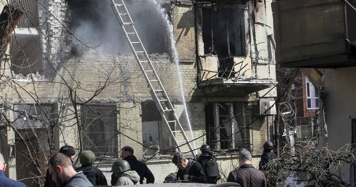 Rússia intensifica ataques com drones à luz do dia contra cidades ucranianas