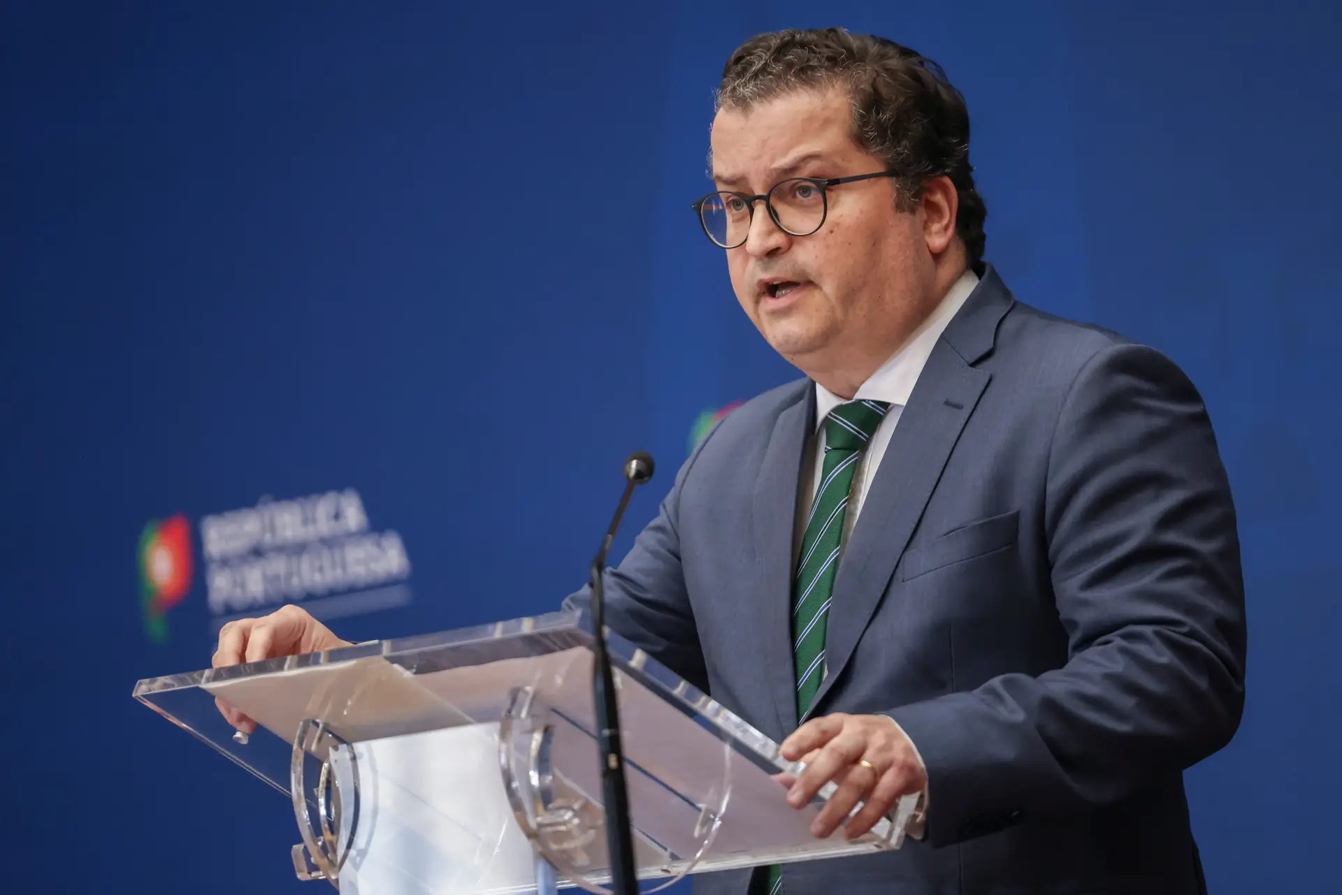 Ministro das Finanças diz que défice não deve ser superior a 0,5% do PIB este ano